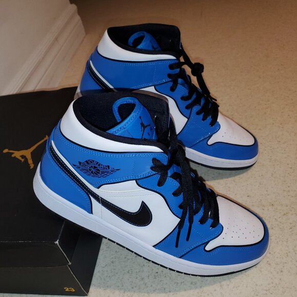 Authentic NIKE Jordan 1 Sneakers Gorgeous Signal Blue Patent Leather size11 MINT - Picture 2 of 9